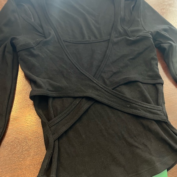 NWT Halara long sleeved sports top-black ribbed-SOLD OUT online Small - Picture 6 of 11